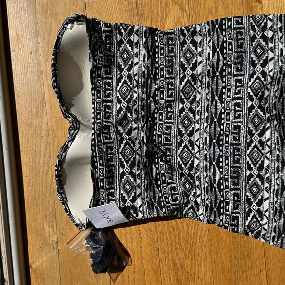 Black and White Patterned Swimsuit - Picture 6 of 7